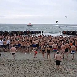 Neujahrsbaden in Wenningstedt